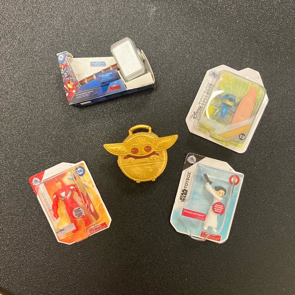 Zuru Mini Brands Disney Lot